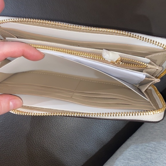 Coach wallet. Ornaments - Picture 5 of 6